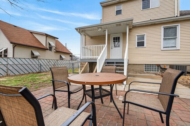 Building Photo - 146 W Felton Ave