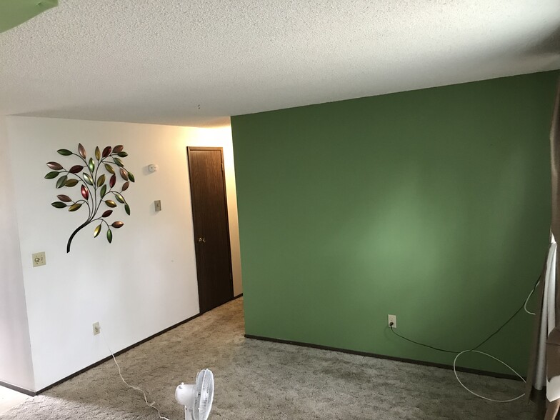 Living Room - 385 NW THOMAS ST B