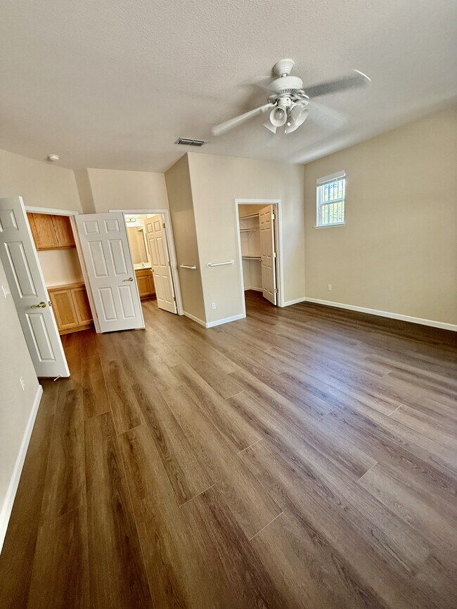 Building Photo - 596 Eskaton Cir