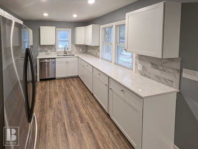 Building Photo - Newly Remodeled 4 Bed 2 Bath Near Benson!