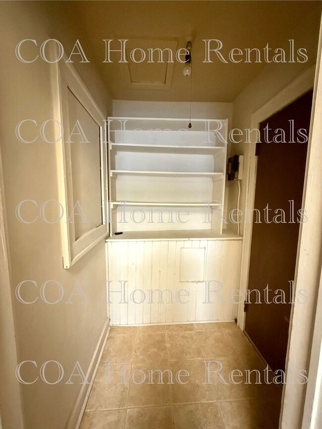 Building Photo - College Hill Duplex