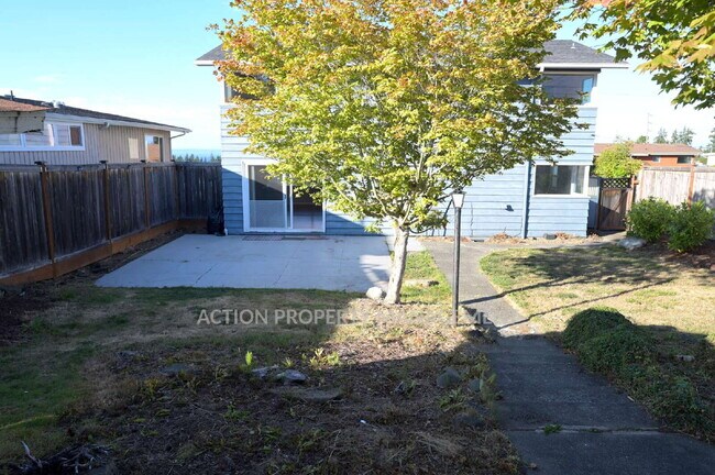 Building Photo - 4 bed 2 bath home in Port Angeles