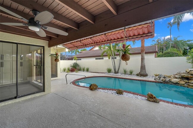 Building Photo - 7850 Villa Nova Dr