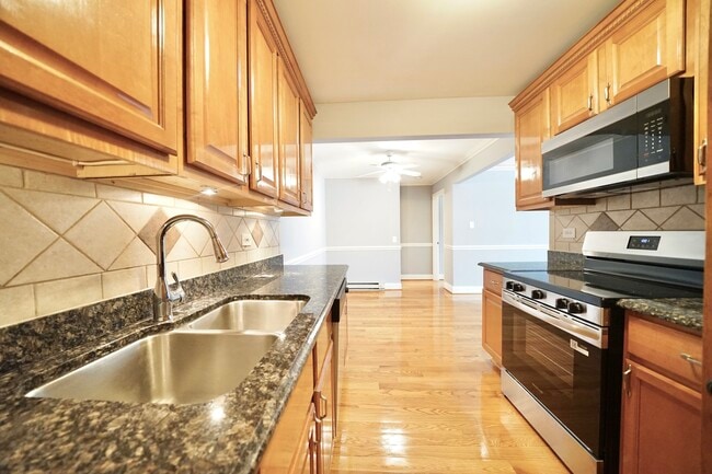 Building Photo - 5037 N East River Rd