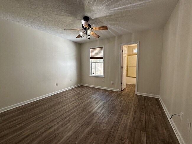 Building Photo - 400 Winners Cir S