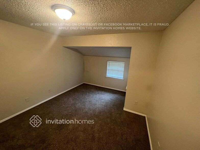 Building Photo - 1562 Sunset Village Dr