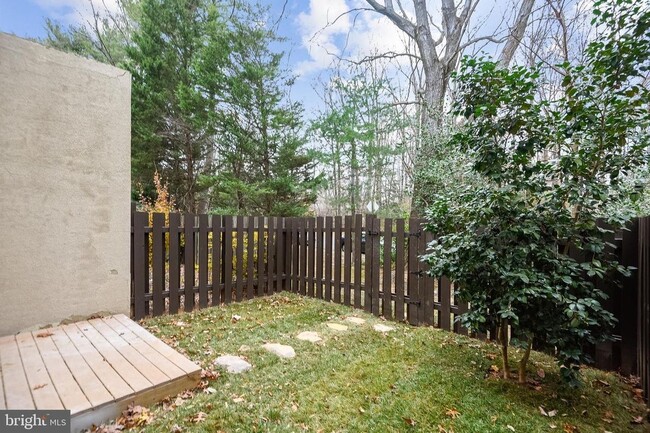Building Photo - 11825 Coopers Ct