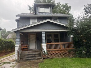 Building Photo - 111 Sherman St