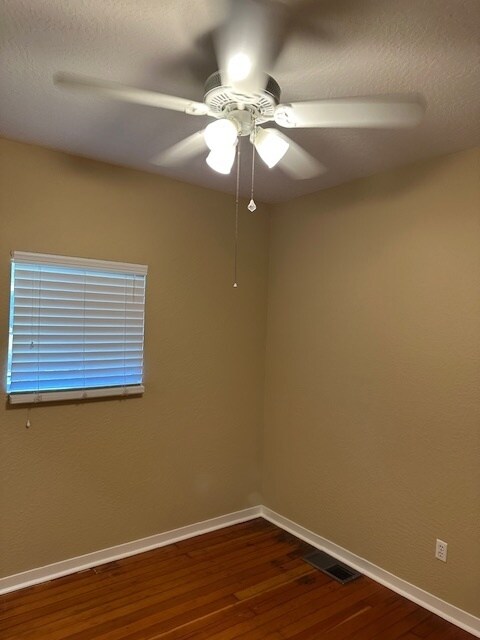 Building Photo - Modesto 3 Bedroom 2 Bathroom Home.