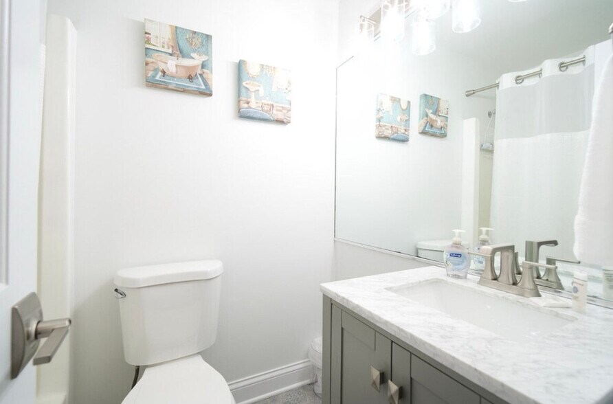 Building Photo - 916-920-920 Dean St