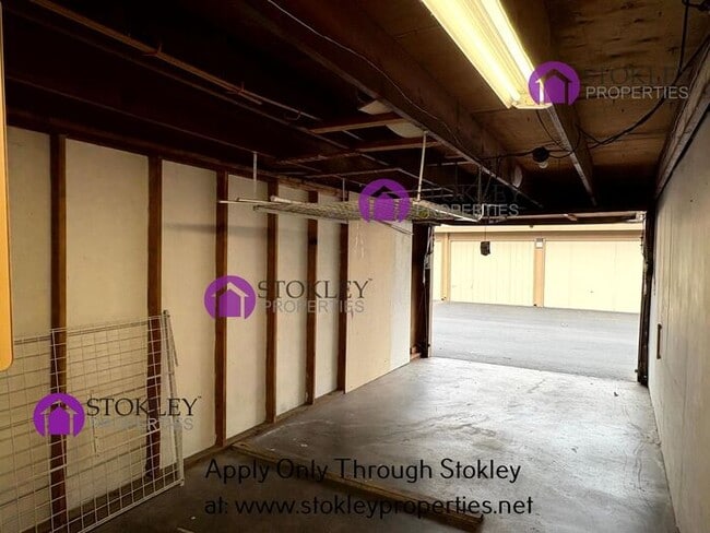 Building Photo - 1924 Pomar Way