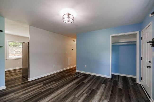 Building Photo - 348 Alberta Dr
