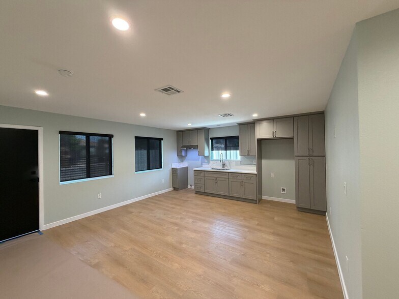 Building Photo - 11736 Success Ave