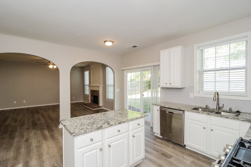 Building Photo - 428 Holland Springs Dr NW