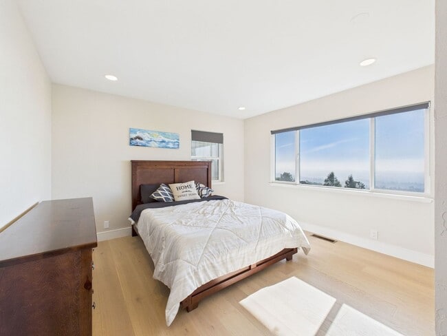 Building Photo - 3325 Brunell Dr