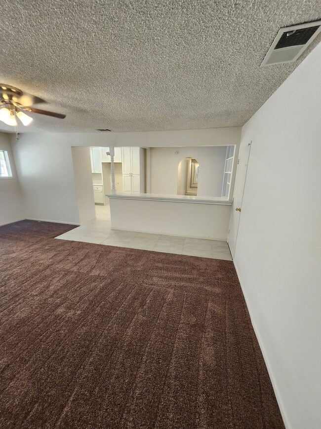 Building Photo - Newly Renovated! Spacious 4-Bed, 2-Bath Ho...