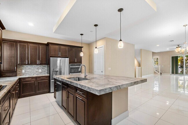 Building Photo - 7114 Edison Pl
