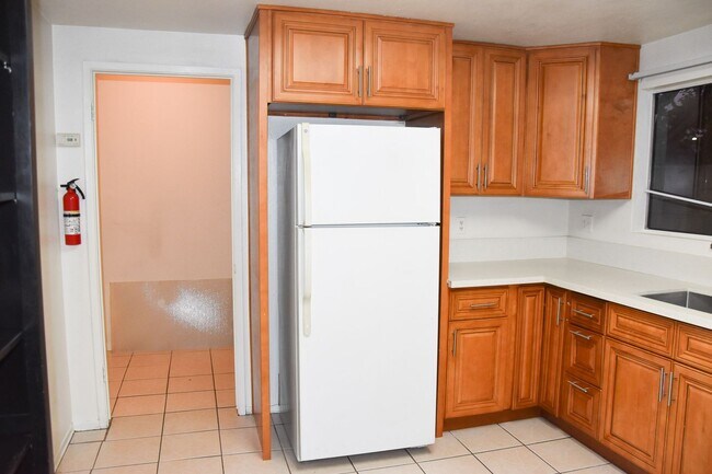 Building Photo - Cypress (125-127) South