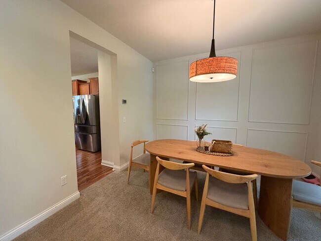 Building Photo - Beautiful 5bed 4bath Home, Nestled in a Prime Plymouth Neighborhood