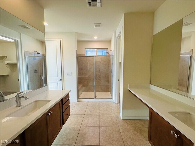 Building Photo - 10302 Kesington Dr