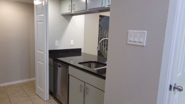 Building Photo - Yuhashi Properties1 (1606 Waterloo Trl)