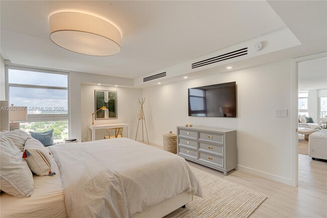 Building Photo - 1370 S Ocean Blvd