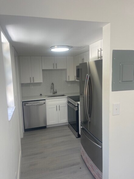 Building Photo - 622 SW 7th Ave