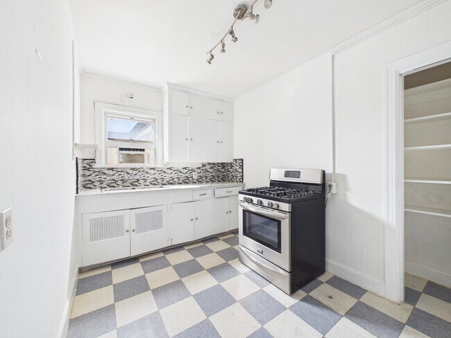 Building Photo - 1920 Richmond Ave.