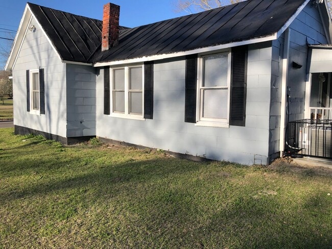 Building Photo - 1105 Tower Hill Rd
