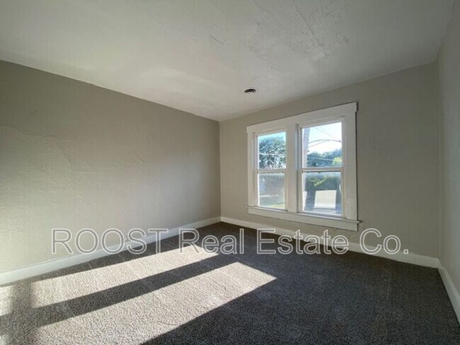 Building Photo - 209 N Irwin St