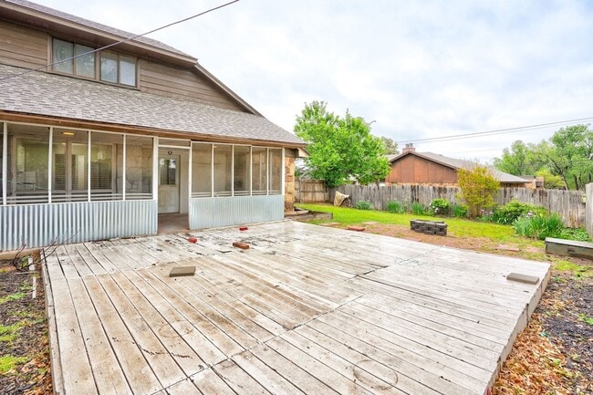 Building Photo - Stylish 2-Bed Duplex Near I-40 with Deck, ...