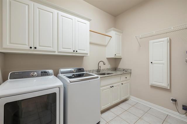 Building Photo - 2301 Brookcrest Ln
