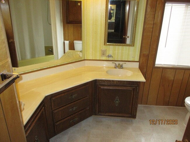 Building Photo - 80-5