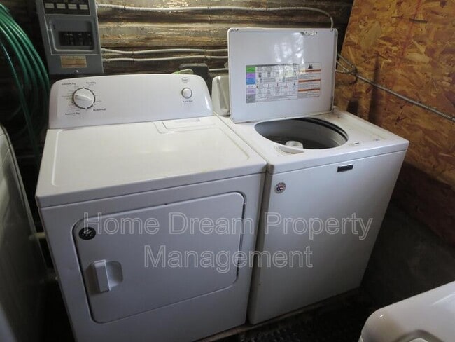 Building Photo - 961 Bryant Ave