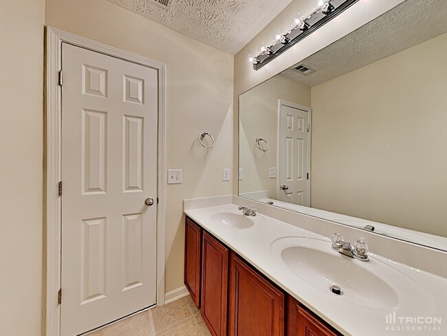 Building Photo - 1009 Harmony Ln