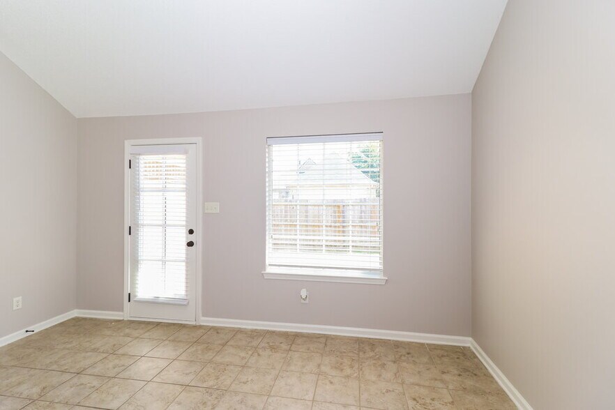 Building Photo - 10247 Morning Hill Dr