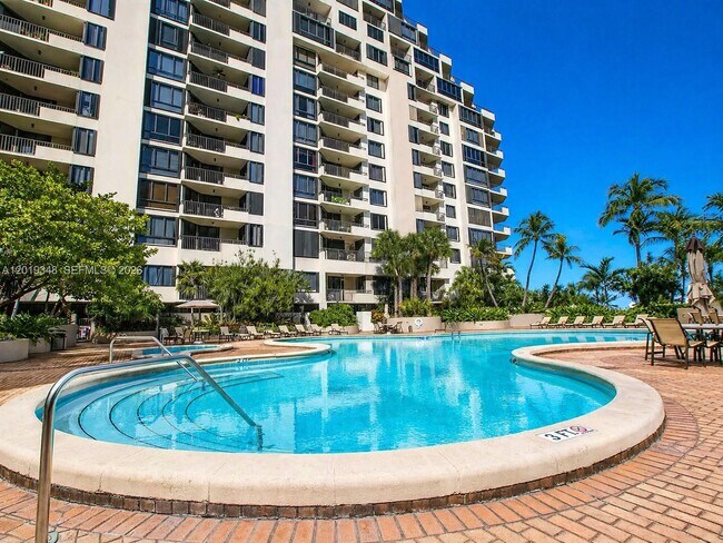 Building Photo - 520 Brickell Key Dr