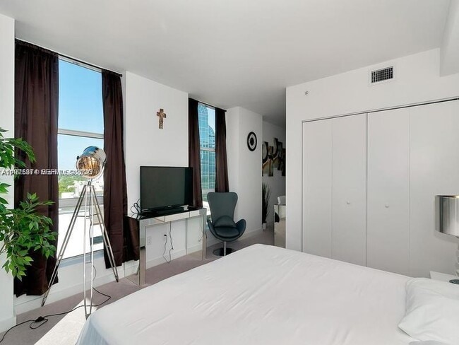 Building Photo - 4250 Biscayne Blvd