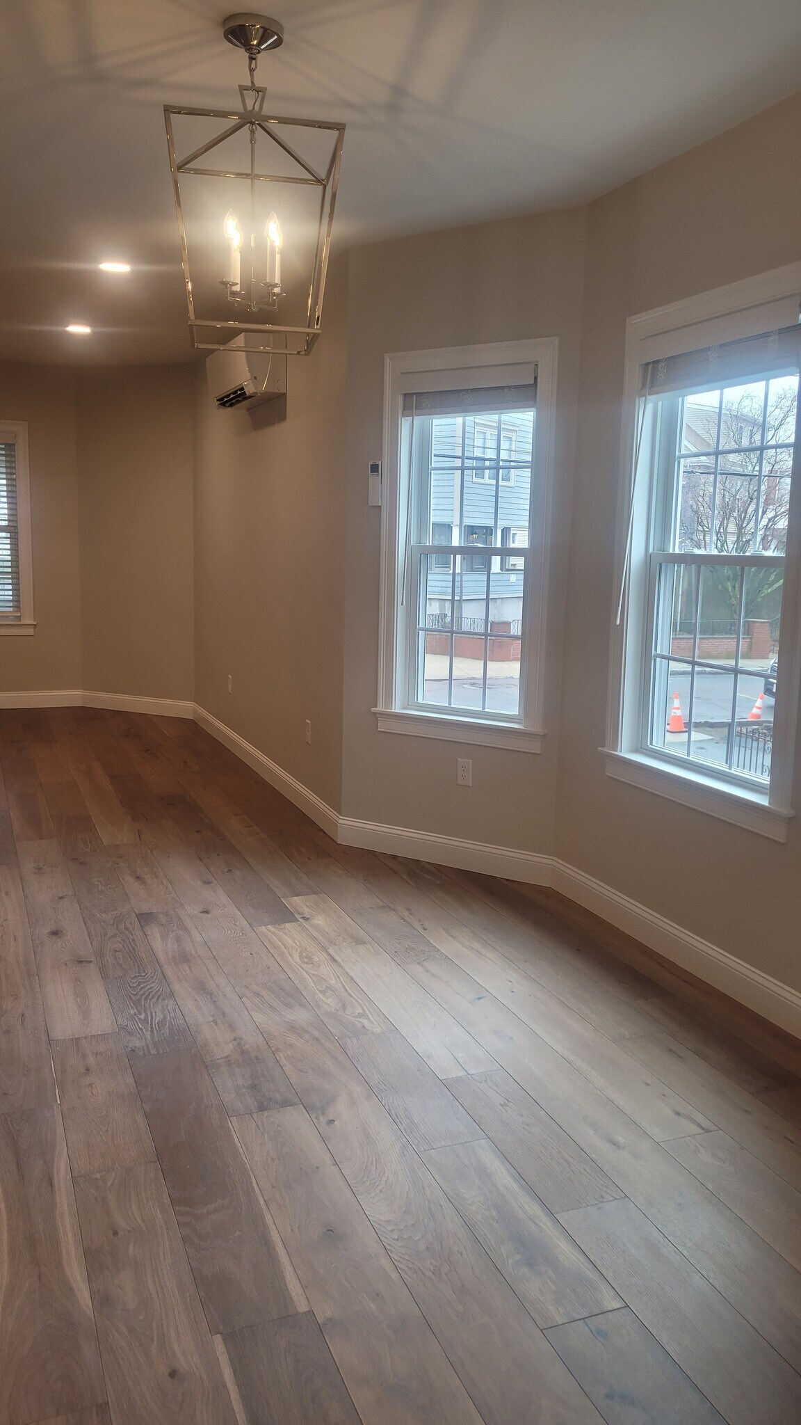 Dining room perfect for entertaining - 29 Amaranth Ave