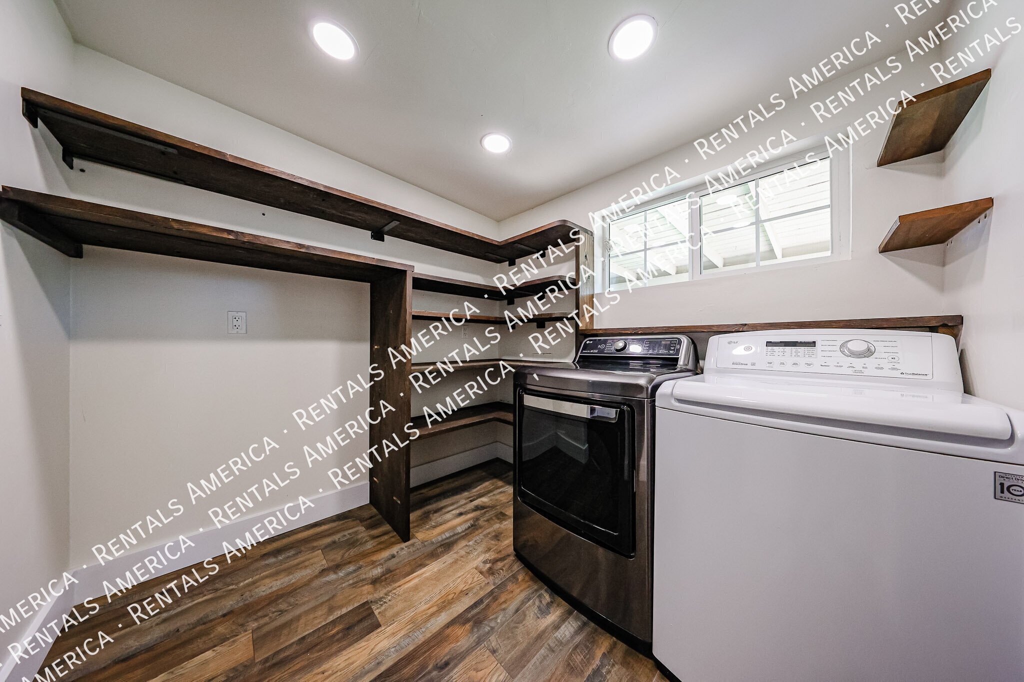 Building Photo - 1310 W Glenrosa Ave