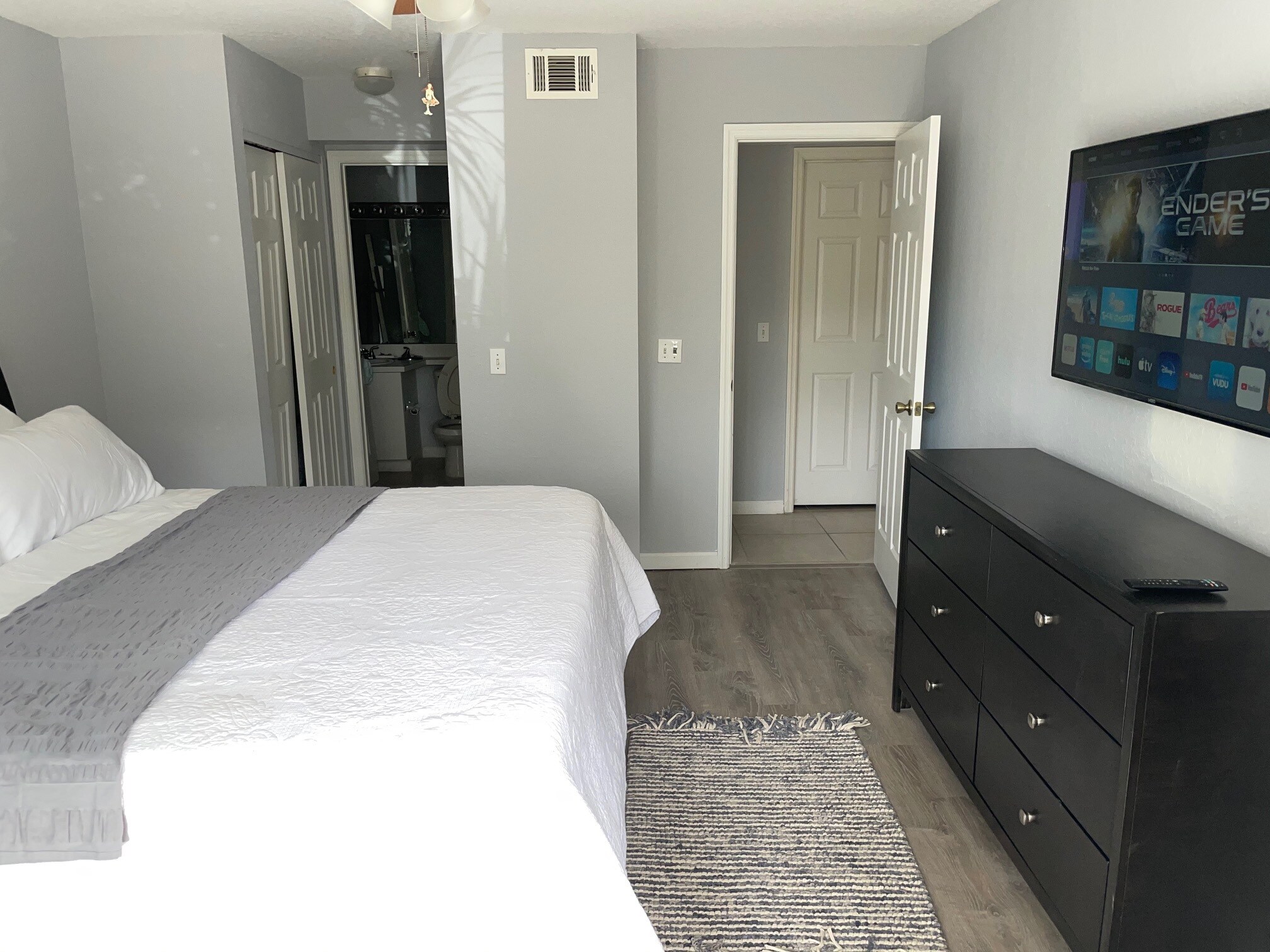 Master bedroom. - 850 S Tamiami Trl