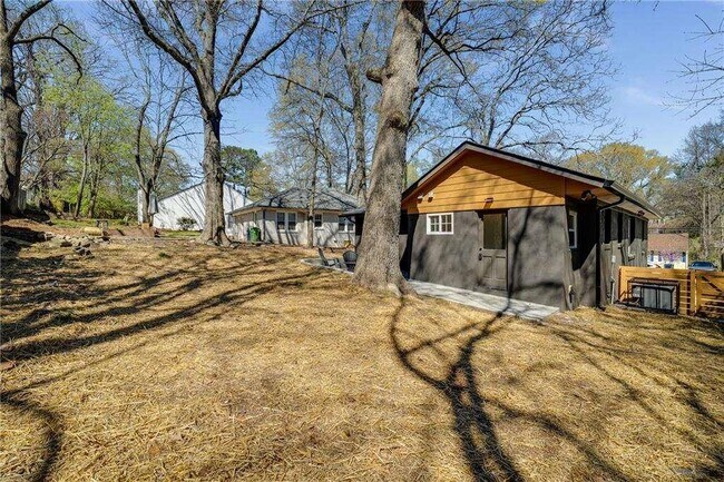 Building Photo - 936 Byron Dr SW