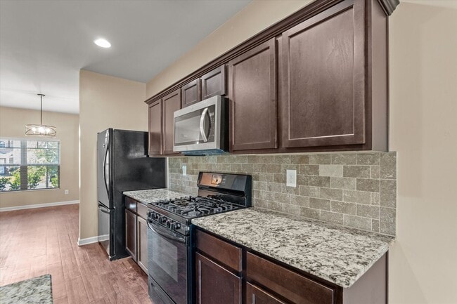 Building Photo - Great 5 Bedroom Home in Evans