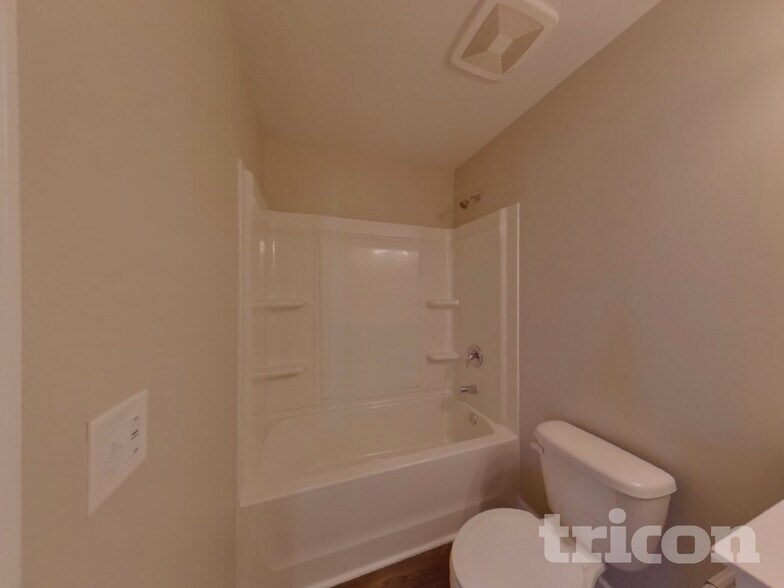 Building Photo - 1041 Lonergan Cir