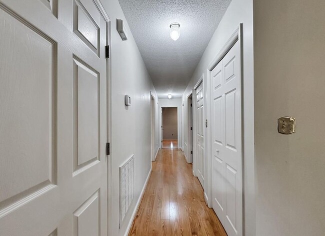 Building Photo - Beaver Creek Condo Enjoy Living at it's Fi...