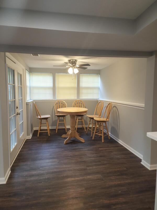 Building Photo - 9387 Horse Castle Ct