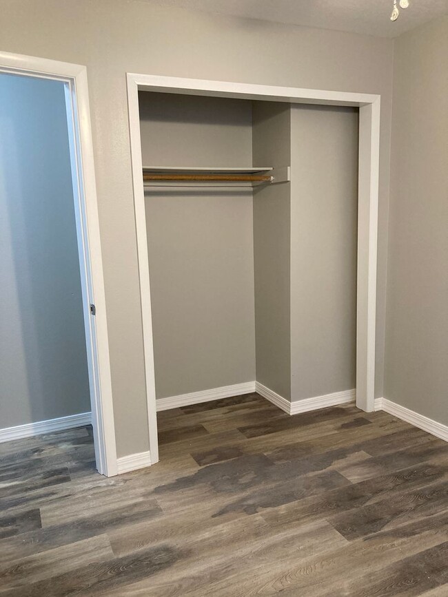 Building Photo - Newly updated 3 bedroom 2 bathroom townhome