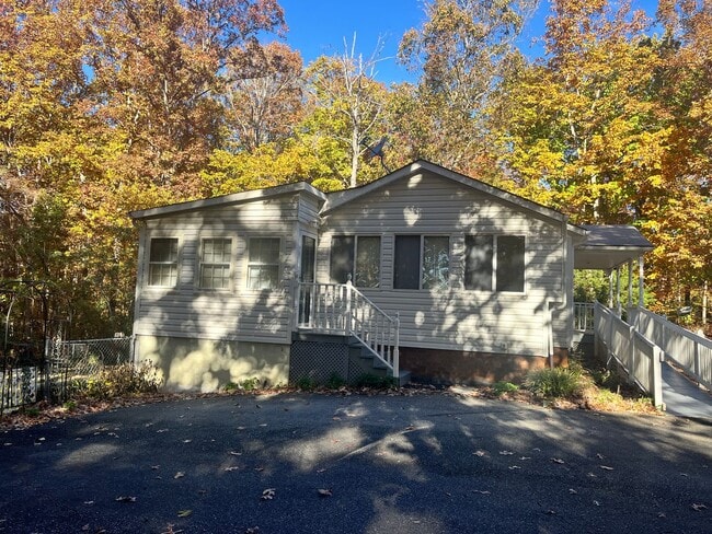 Building Photo - Beautifully secluded home right in the Vil...