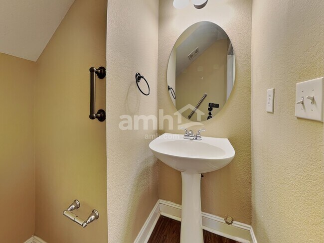 Building Photo - 6317 Stillglen Ln