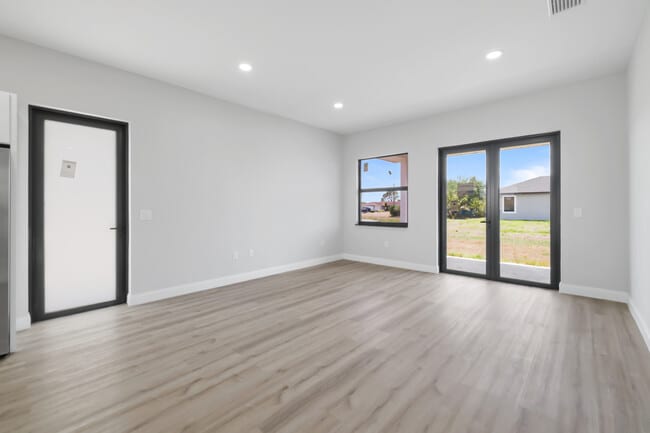 Building Photo - 8014 Mangrove Cir